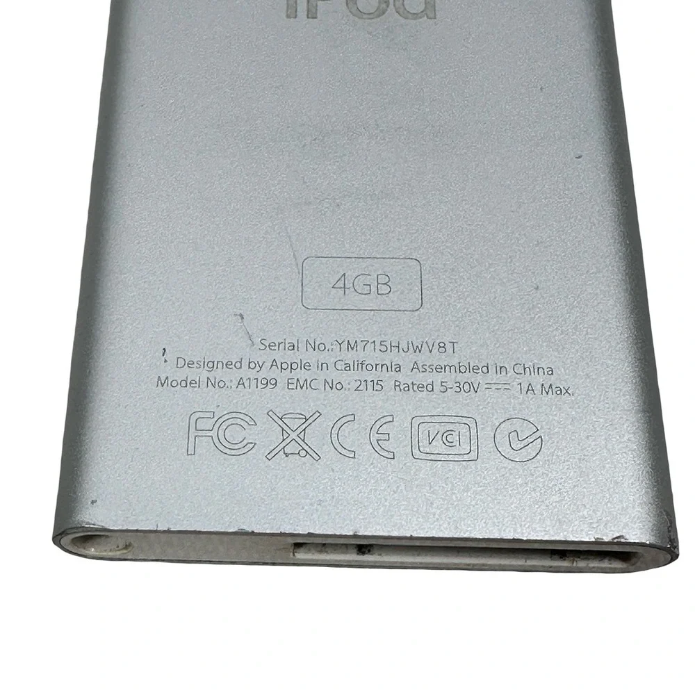 Apple iPod Nano 2nd Gen 4GB Silver A1199 MP3 Silver FOR PARTS REPAIR NO POWER